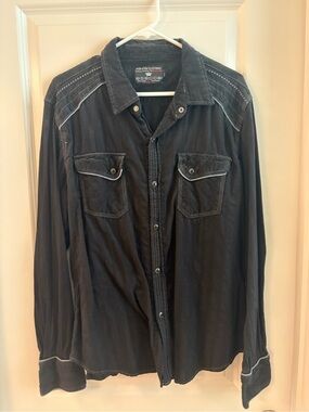 POP ICON CLOTHING Black Long-Sleeve Button Down Shirt with Contrast Stitching